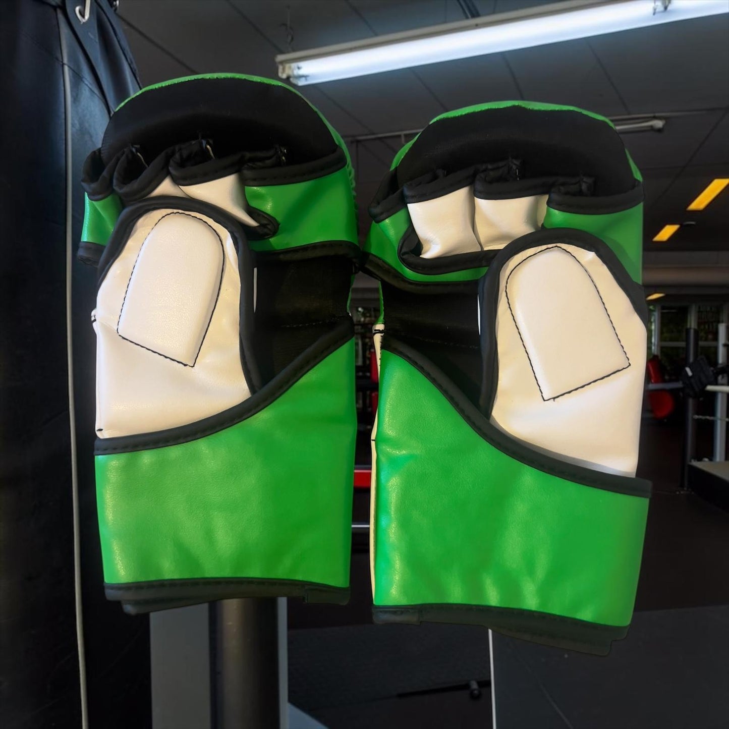 MMA Grappling & Sparring Gloves – Pro-Flex Design (Green/White)